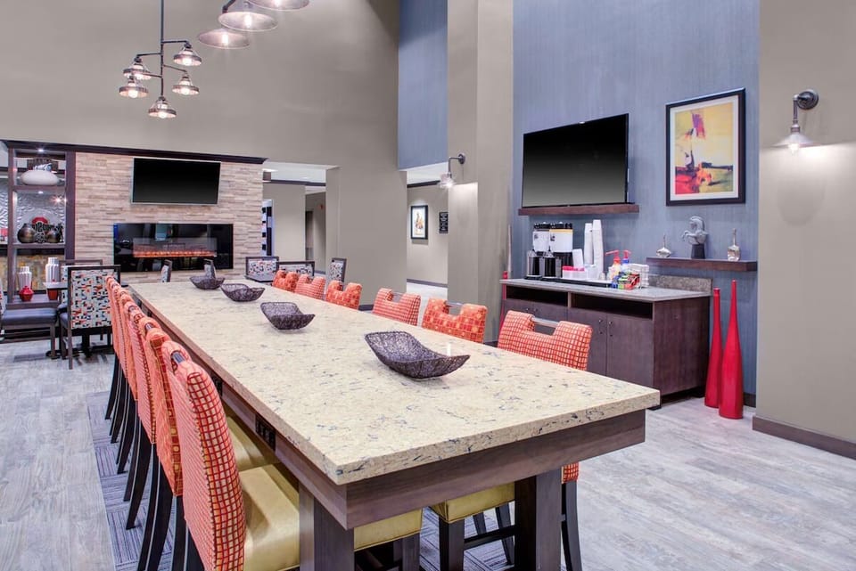 Gather over cocktails and conversation in this stylish lounge.