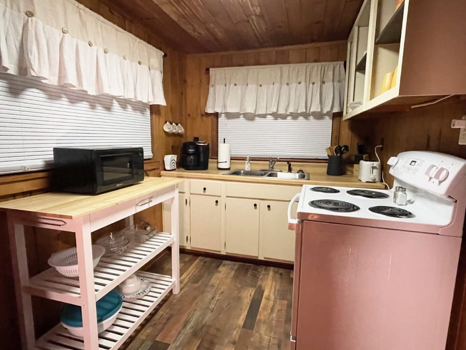 Fully equipped kitchen.