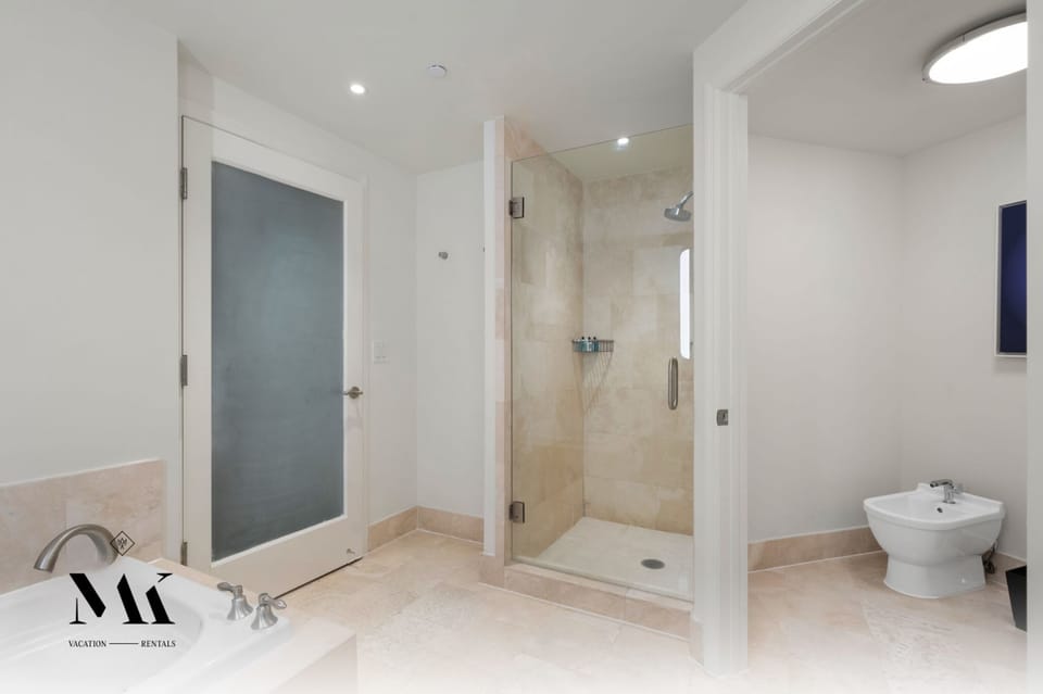 "Good place, clean, just as described." -Mitul A.