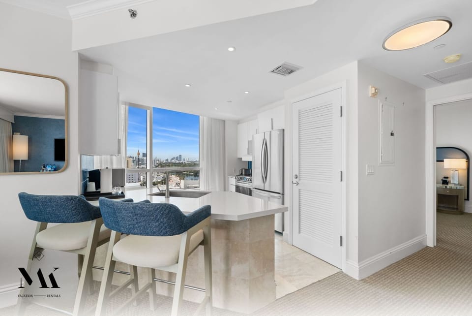 "Great space, wonderful views! Had a great time!!" - Charnel S.