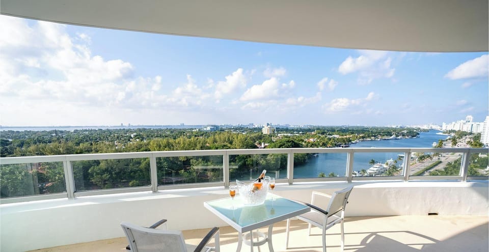 "the place is really divine. Very good view and very comfortable everything. I recommend it" -Tomas M.