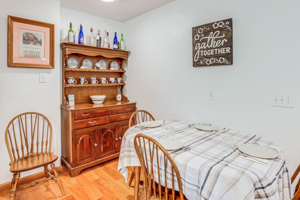 Dining Area | Dishware/Flatware