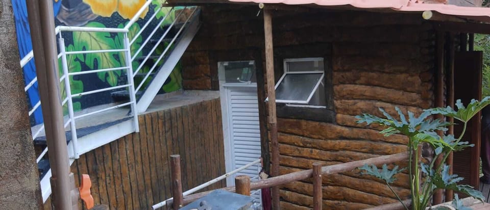 Entrada do chalé, com total privacidade, para seu lazer e tranquilidade.
