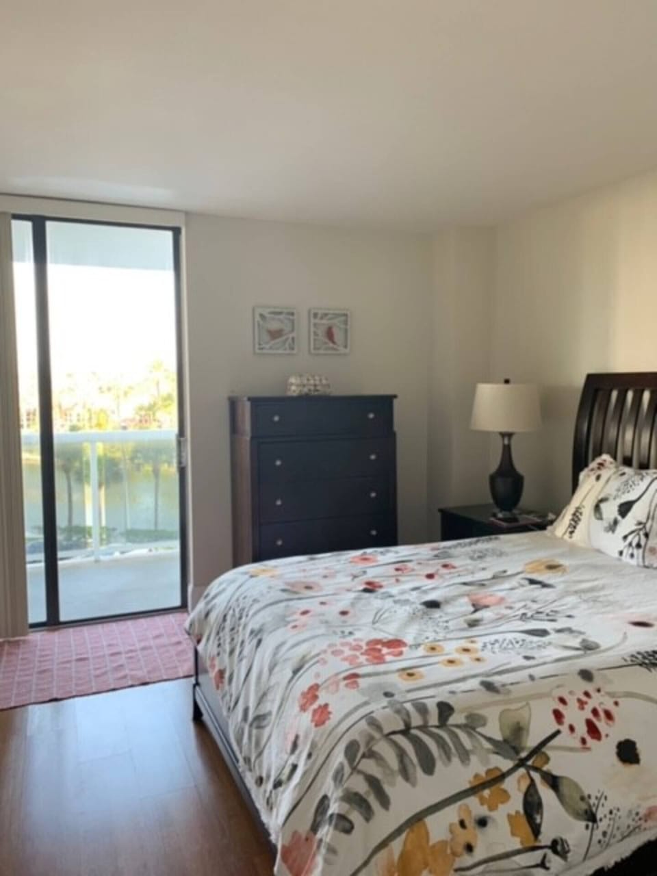 Second bedroom with sliding doors to balcony