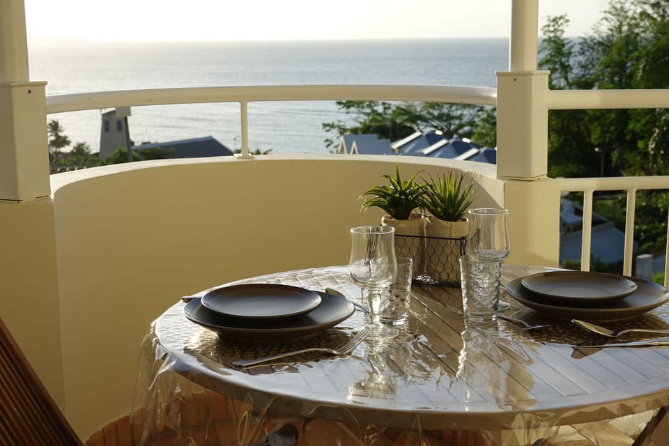 Breakfast and dinner with sea view