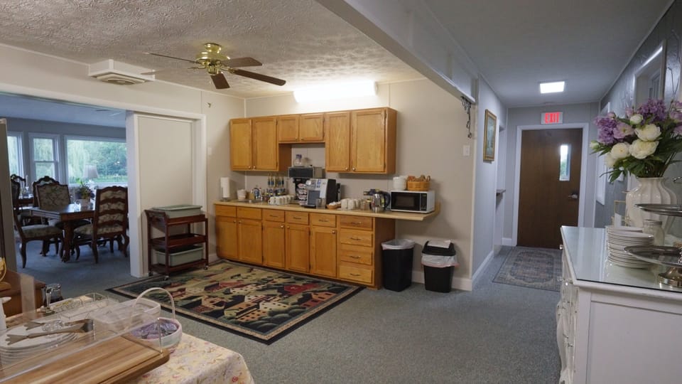 Kitchenette Area Near Lake Erie Attractions