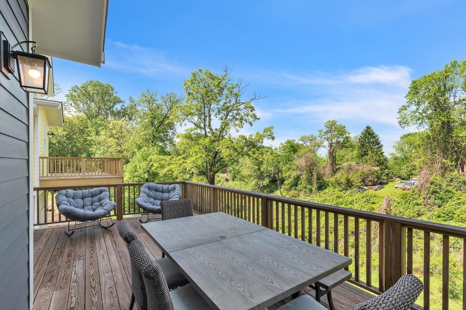 Spacious deck @ Alma Lane