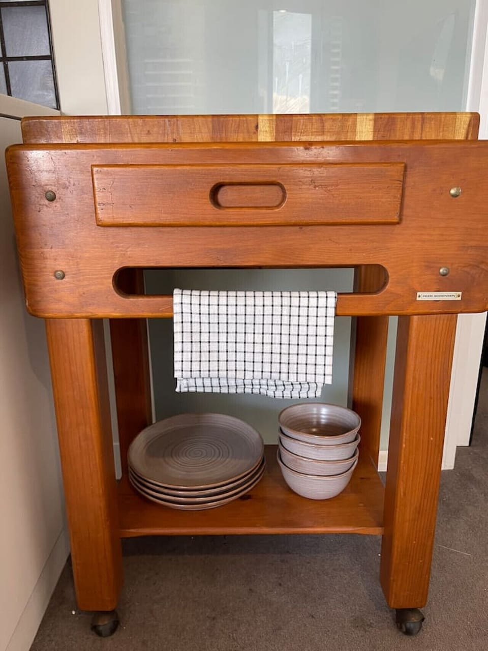 Organized kitchen essentials for a homely stay.