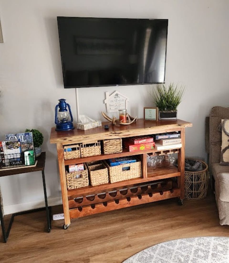Roku tv and games for entertainment
