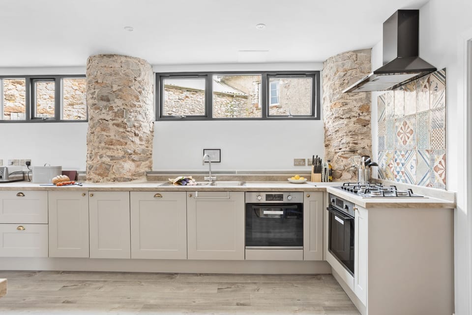 The kitchen, stovetop and oven - The Linhay