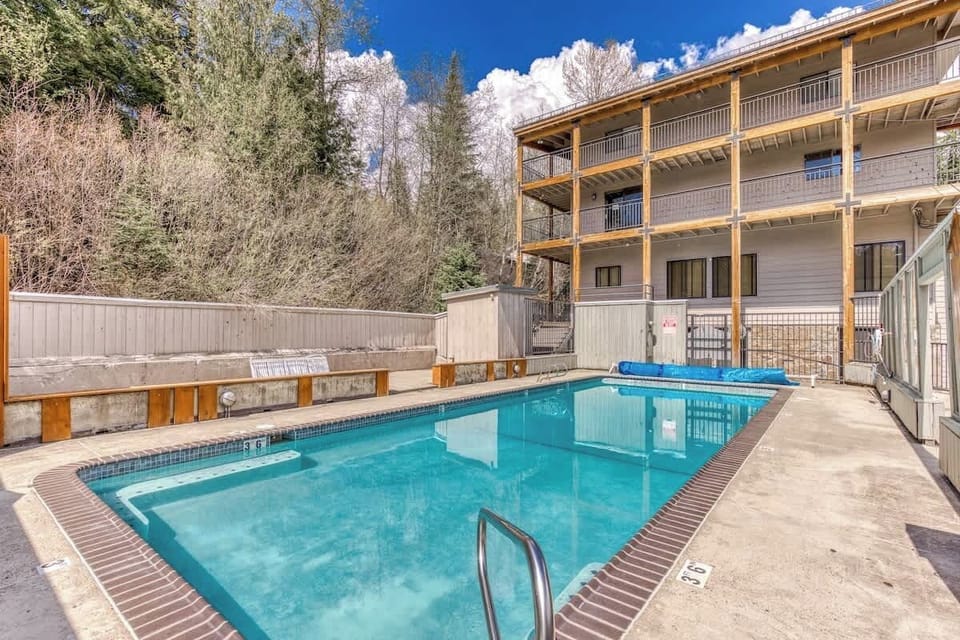 Enjoy year-round activities near the apartment—summer kayaking, rafting, mountain biking, tubing, horseback riding, and winter skiing offer endless adventure.