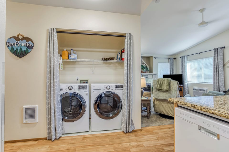 Full size washer/dryer includes detergent and softener sheets.