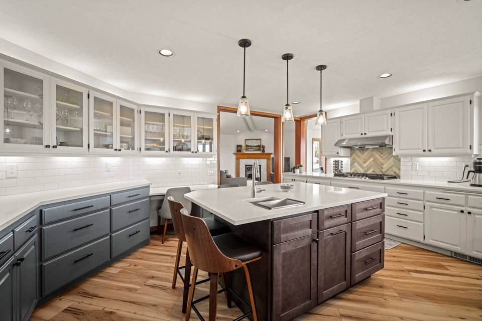 "Extremely clean, felt right at home. Host were very attentive to details, kitchen is loaded with everything we needed." - Ephraim