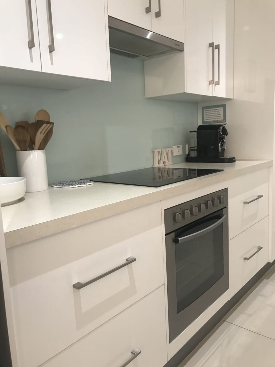 Well Equipped Kitchen - Electric Cooktop & Oven, Delonghi Coffee Machine.