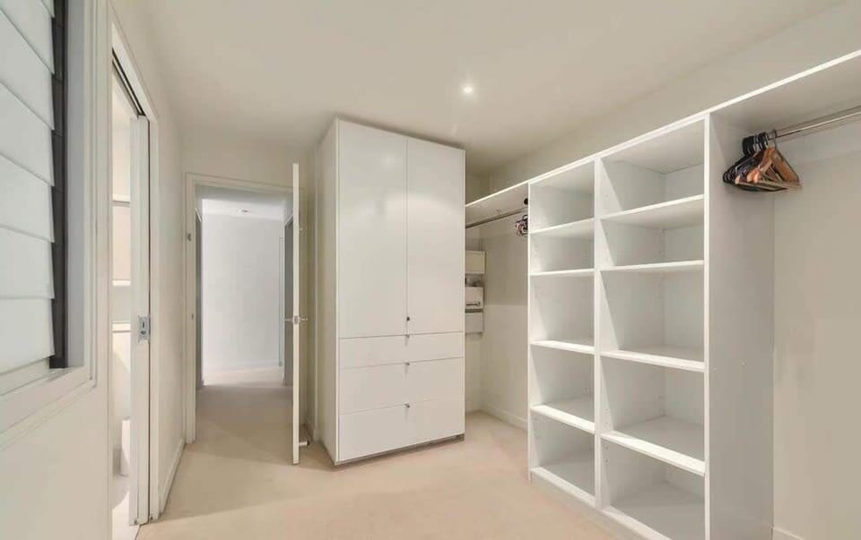 Walk in robe to Main Bedroom Suite