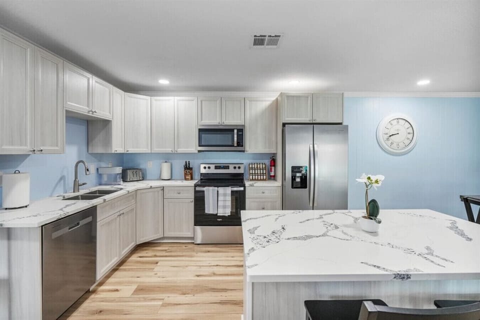 Kitchen with Island