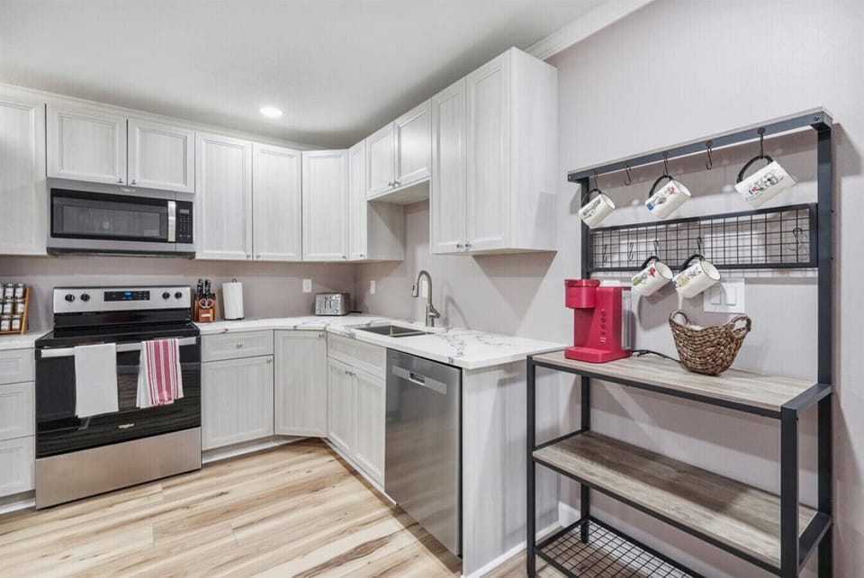 Full Kitchen