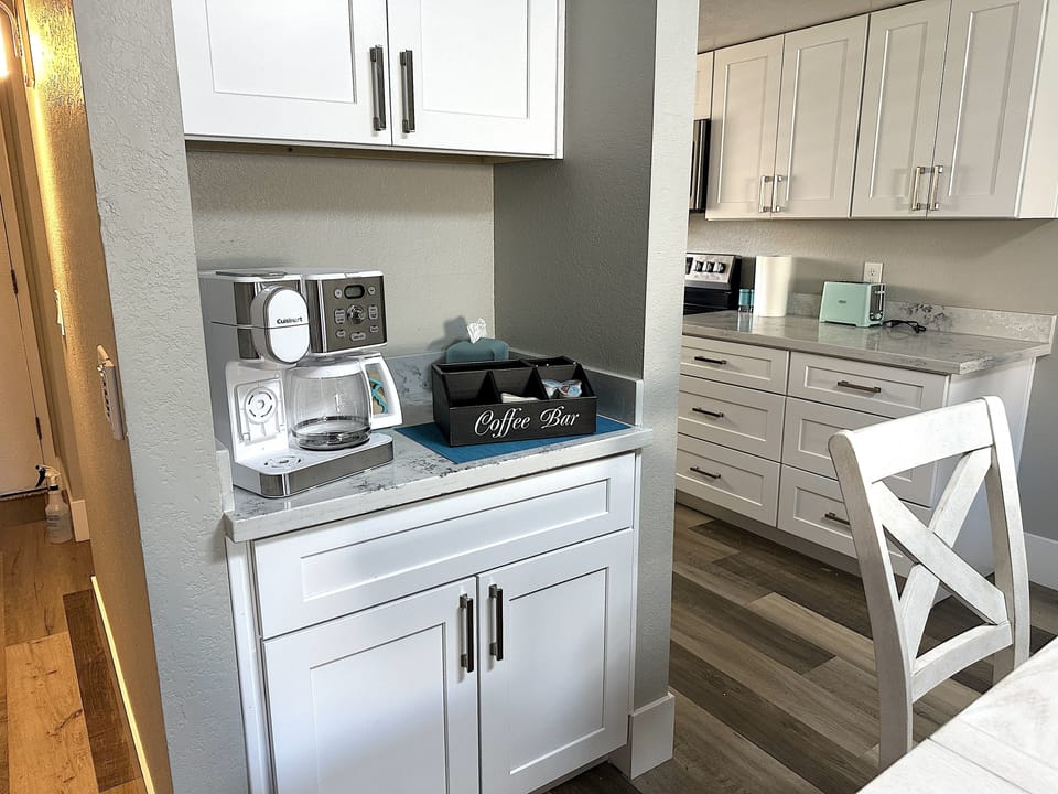 Coffee bar with coffeemaker that makes individual coffee, or by the pot.
