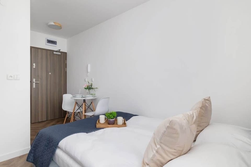 Studio with a double bed, dining area and fully equipped kitchenette.