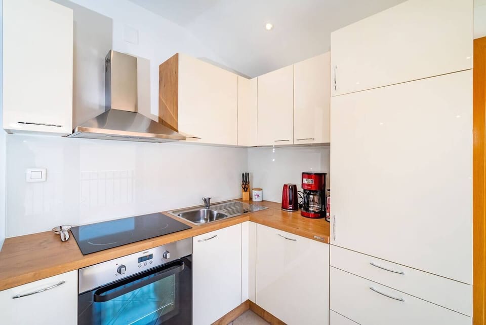 Modern fully equipped kitchen with dishwasher, oven, coffee machine, kettle, toaster, fridge, freezer and much more.