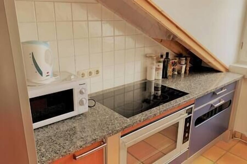 Herd, Ofen, Mikrowelle, Wasserkocher