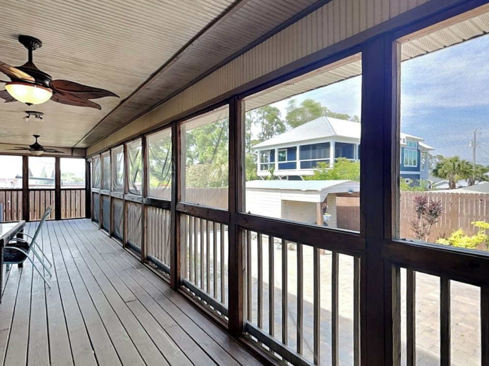 Screened-in Porch