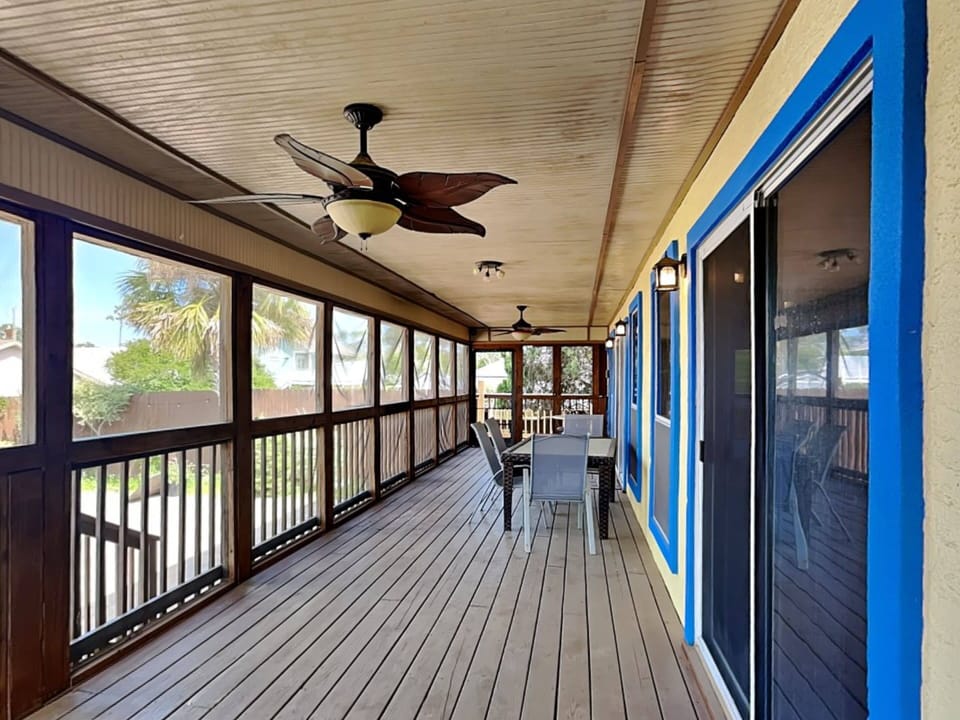 Screened-in Porch