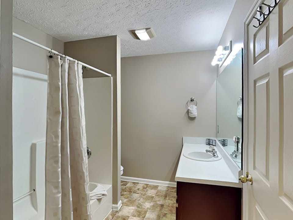 Second Bathroom - Shower/Tub Combo