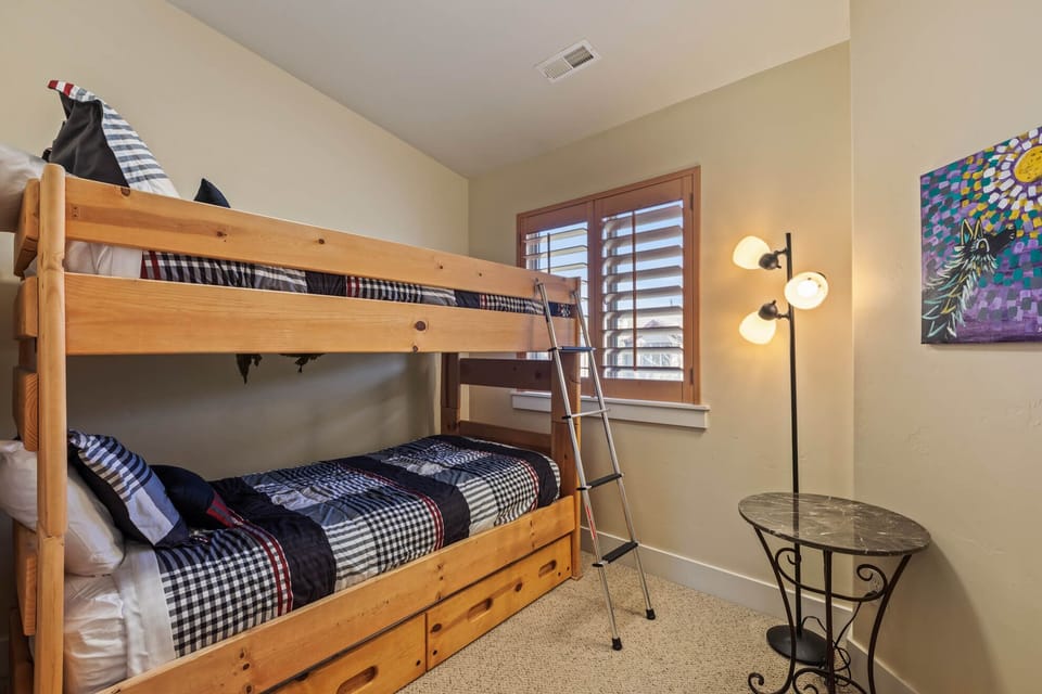 Vacation Rentals in Park City at Bear Hollow Village 5477 L: Fourth bedroom Twin-over-full bed and futon