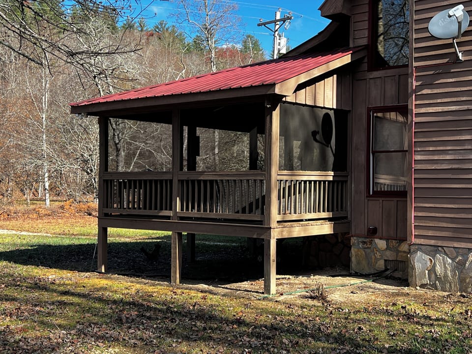 Side view of first floor screened-in porch