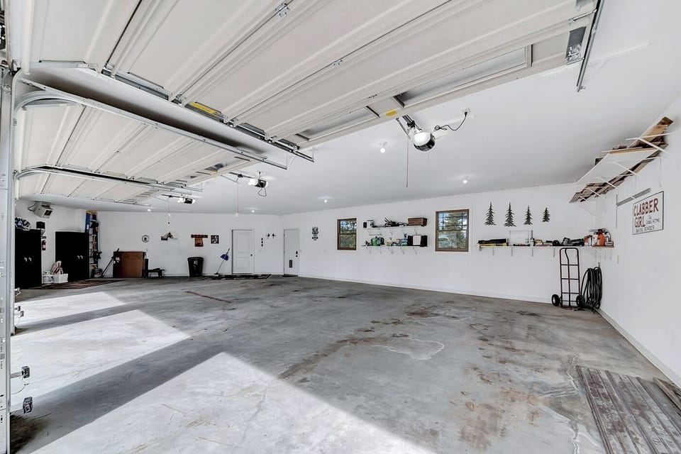 3 Car Garage 