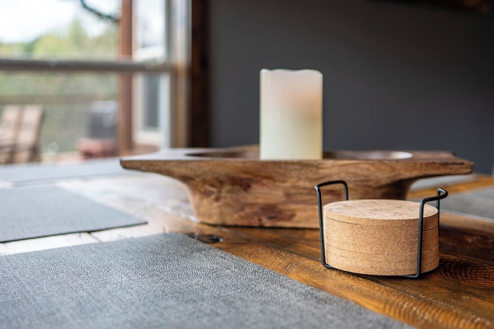 Mountain Vibes' inviting dining area