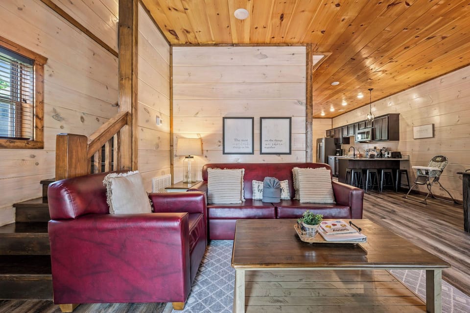 Bear Family Cabin's cozy living area
