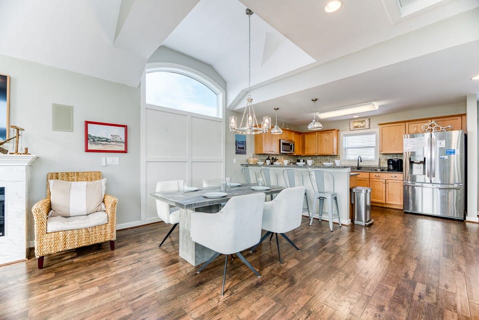 Top Level Dining Area