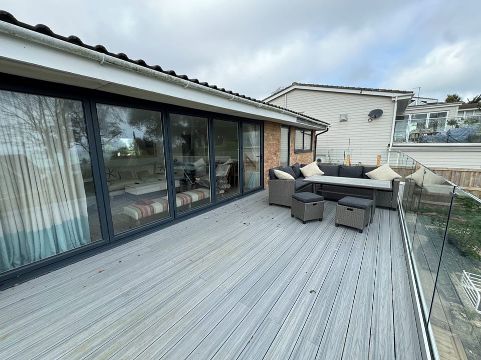 Balcony with seating
