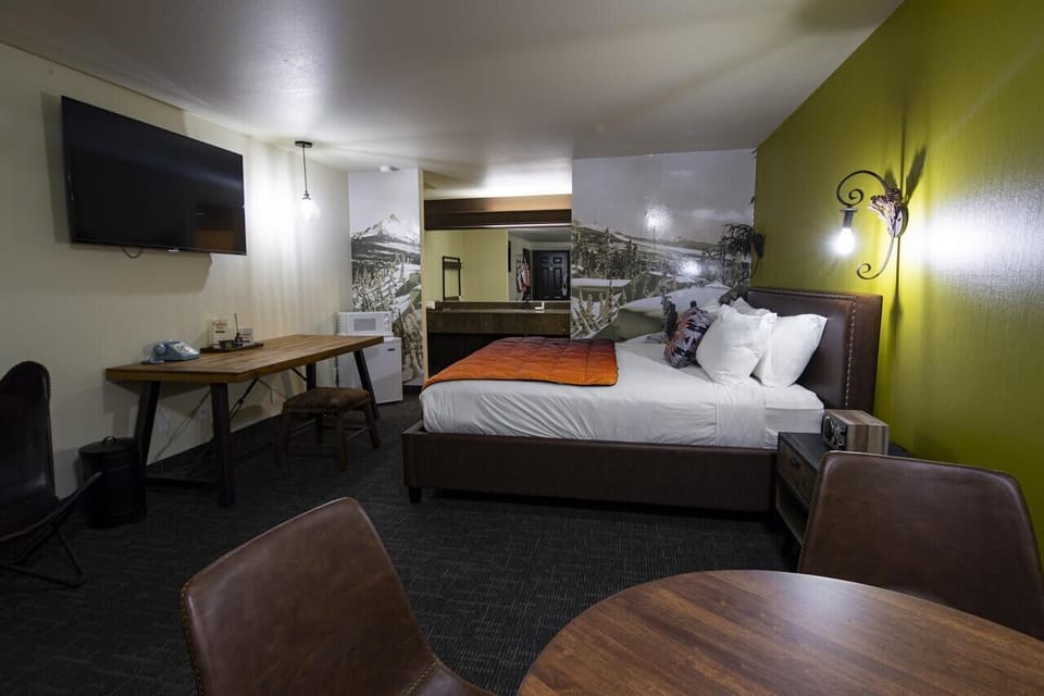 Most comfortable King bed, perfect escape after a long and exhausting day outside!