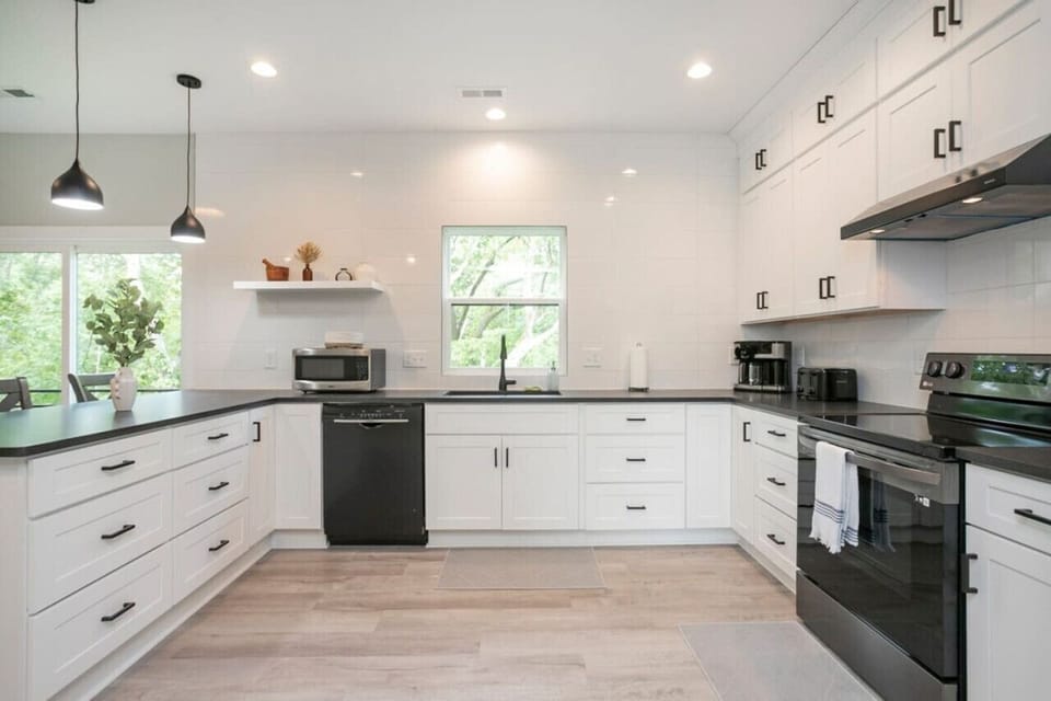 Fully Stocked Kitchen