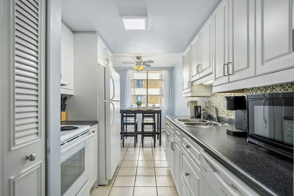Fully equipped kitchen with knife set, keurig coffee machine (coffee pods included), tea, electric kettle, dishwasher, and more!