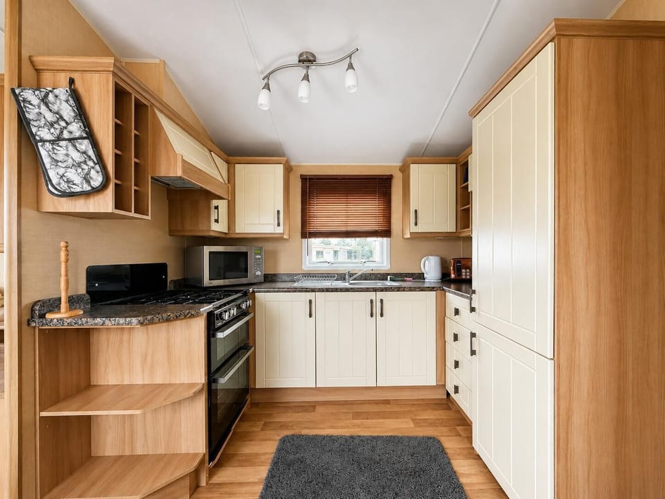 Well-equipped kitchen with everything needed for a self-catering holiday.