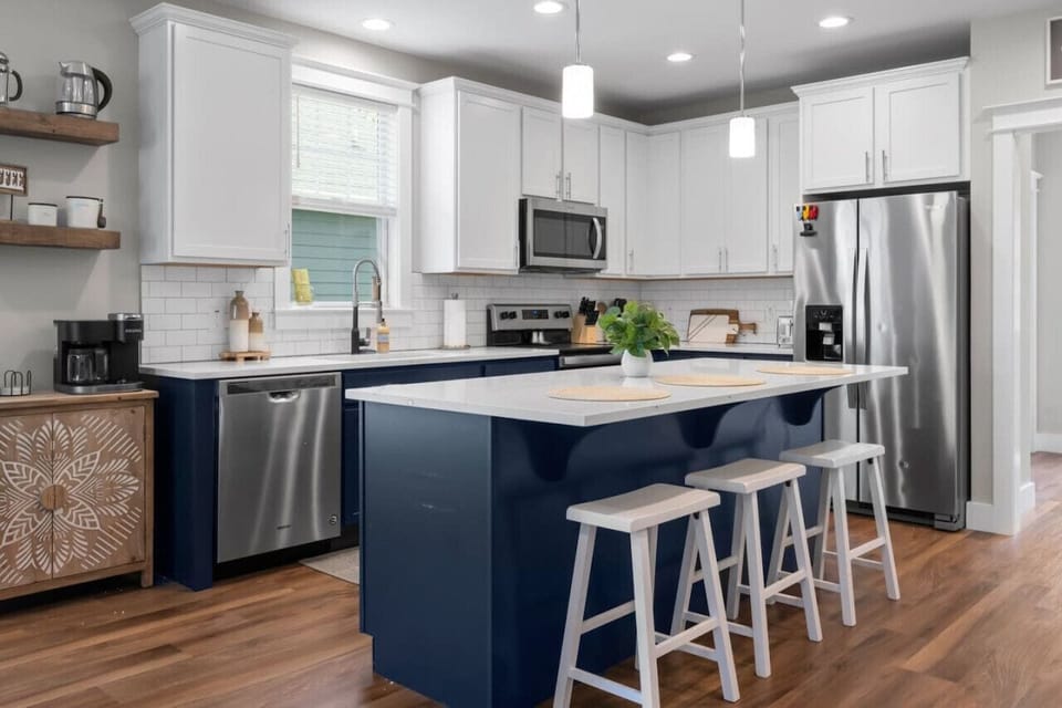 Fully loaded kitchen ready for the entry level chef or create a Michelin five star meal!