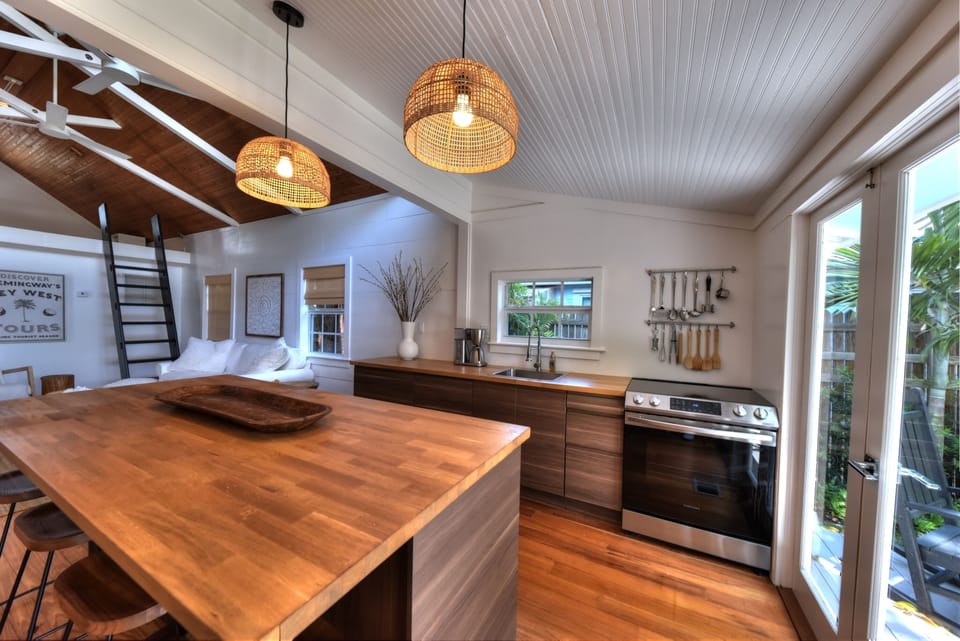 Modern Kitchen, Fridge is hidden away under the bar