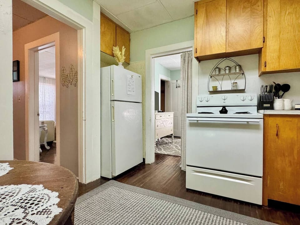 A view of the complete cottage flow! Here you can see the easy connection between our fully-equipped kitchen, the main living area, and our separate private bedroom