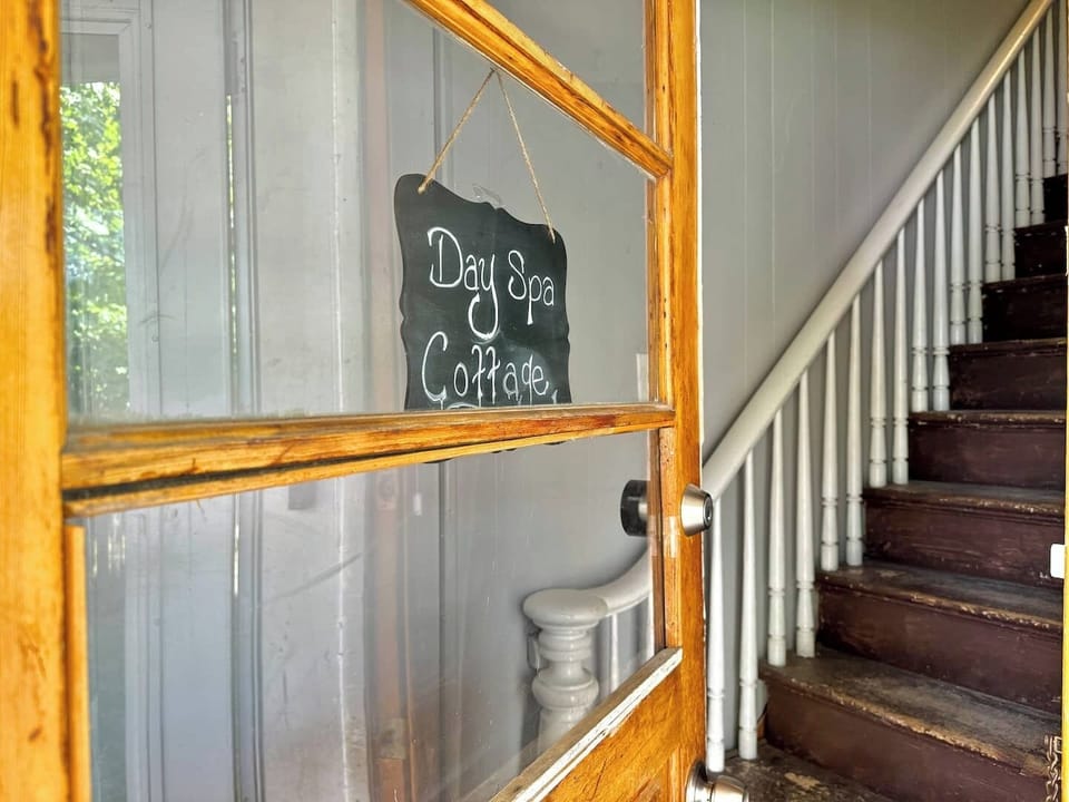 Welcome to the Day Spa Cottage! Your private ground-floor entrance makes check-in a breeze. Just open the door and head up the stairs to your dedicated 2nd-floor sanctuary