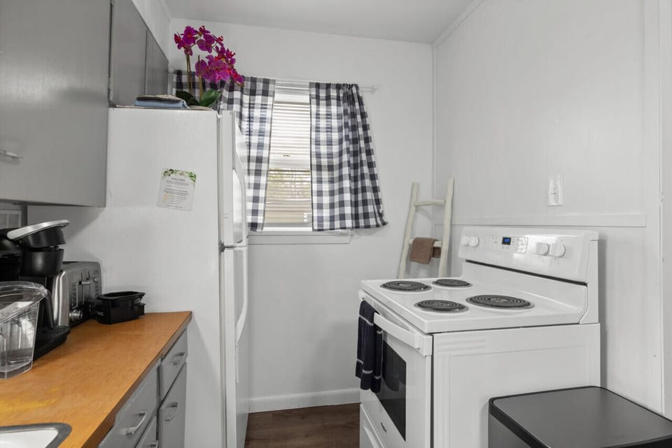 Kitchen and Stove