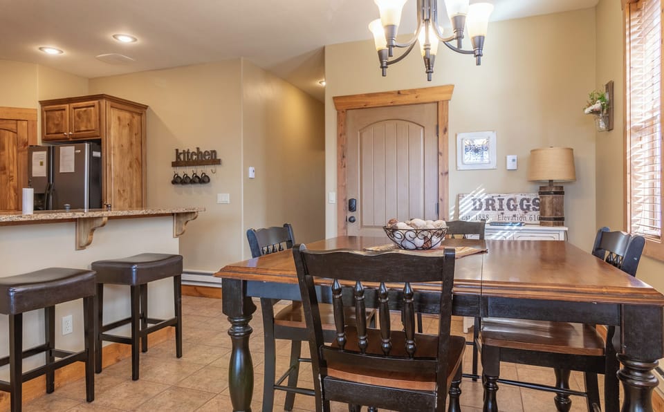 Dining area off the kitchen