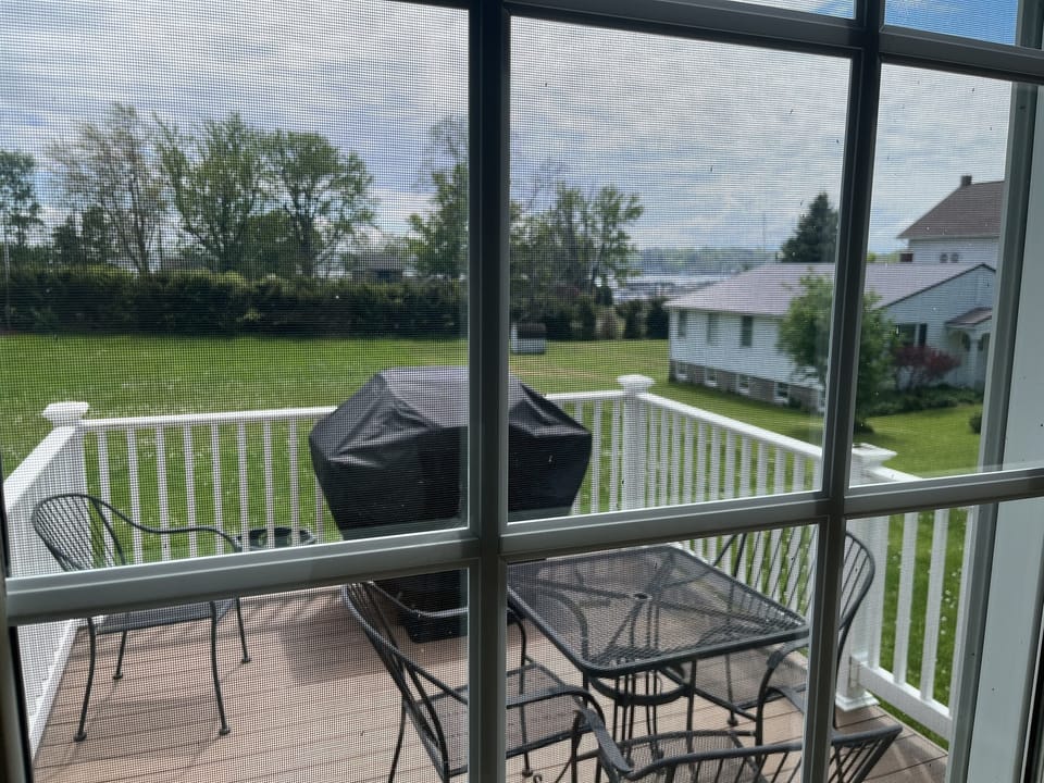 Backyard balcony w/ grill