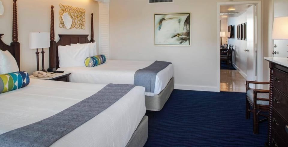 Stretch out and relax with crisp linens and warm bedside lighting.