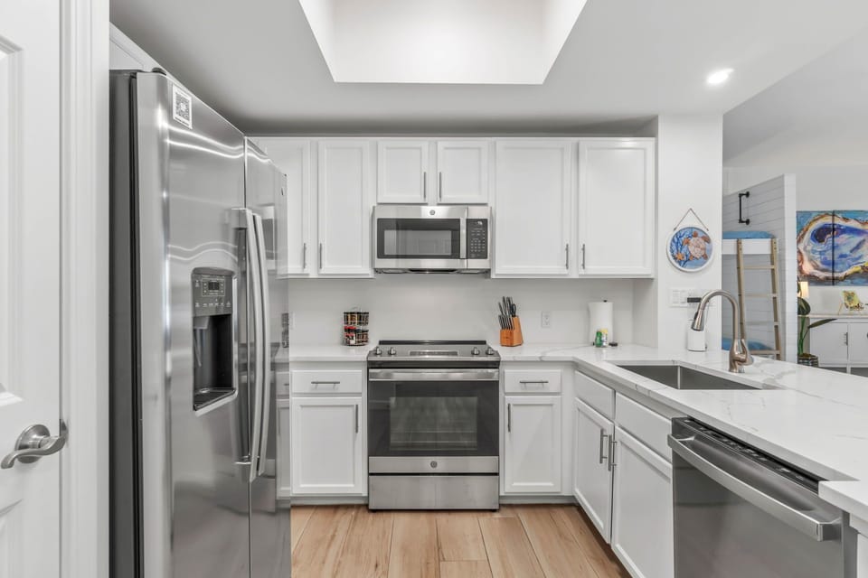 Full Gourmet Kitchen with all the comforts of Home