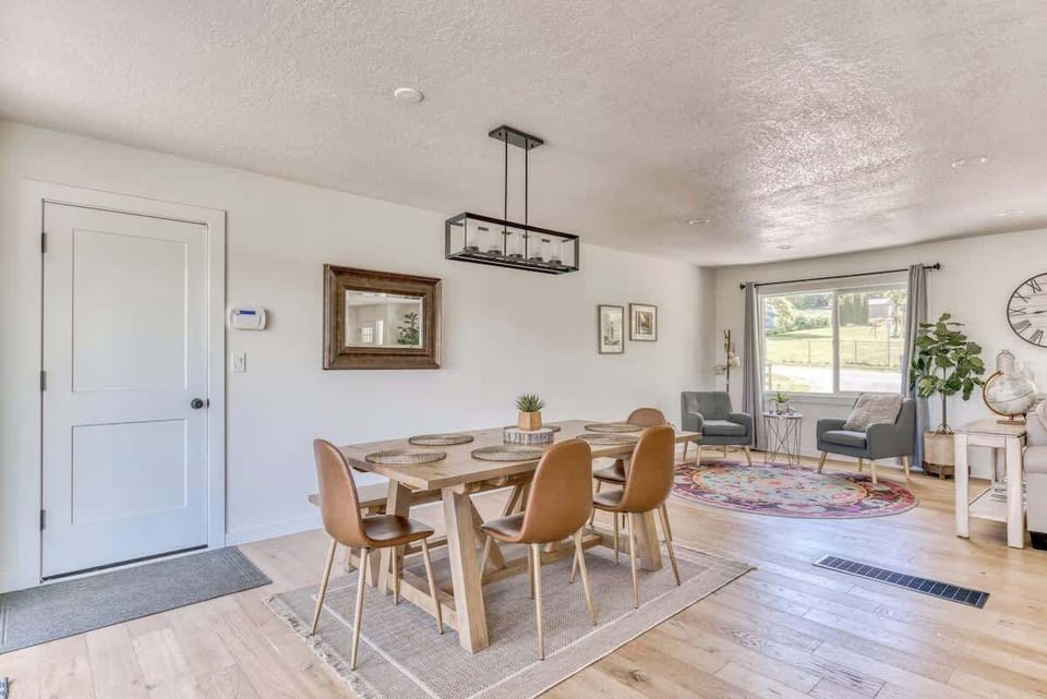 Enjoy meals with a view! This bright dining area is perfect for enjoying time together.