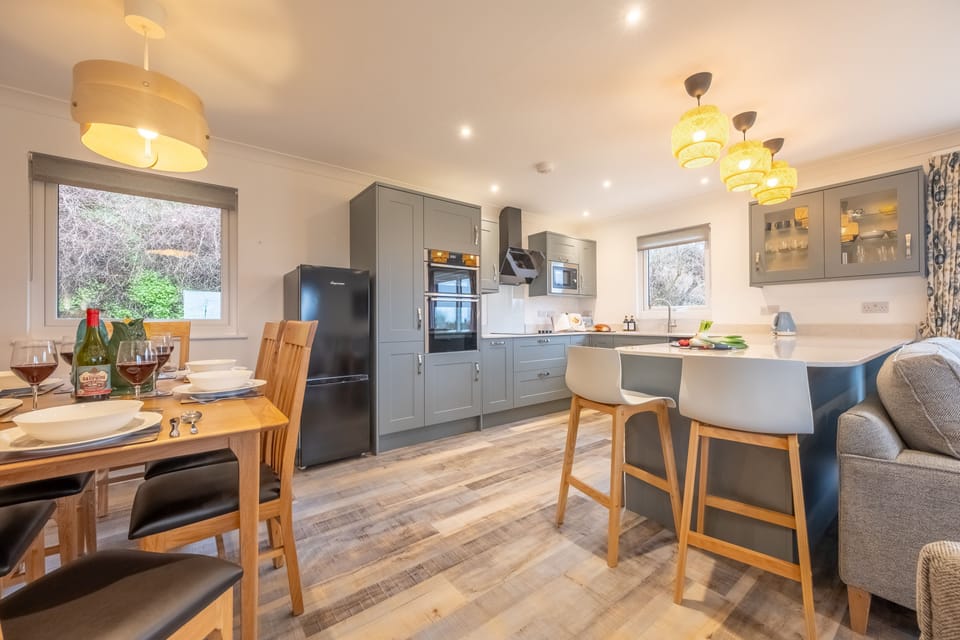The Den, Eccles-on-Sea: To the kitchen area